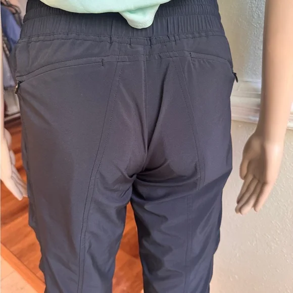 Athleta black Cropped Jogger Pants size 0  used . - Picture 6 of 12
